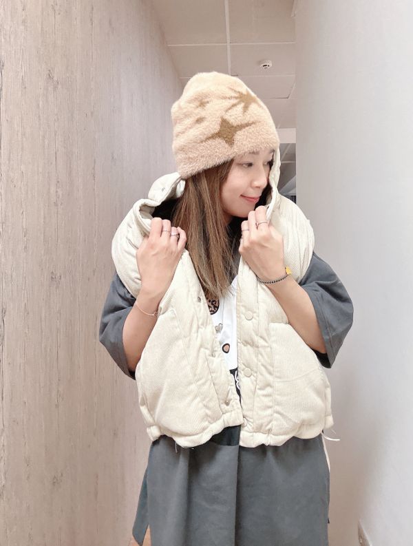 ZinD [ 燈芯絨排扣高領鋪棉暖背心 ] 3色 2512041 ZinD,zind,ZD,zooindrawer,zoo in drawer,抽屜動物園,丹寧,牛仔外套,外套富翁,洋裝,韓國襪子