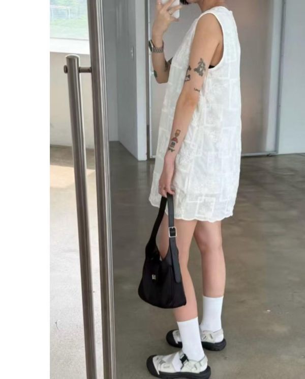 ZinD [ 刺繡蕾絲緹花長版背心 ] 2色 2604204 ZinD,zind,ZD,zooindrawer,zoo in 抽屜,動物園,丹寧,外套,外套富翁,洋裝,韓國襪子,年終慶,雙11,雙12,黑五,百搭,合購價,自訂,春裝,Tshirt,首爾