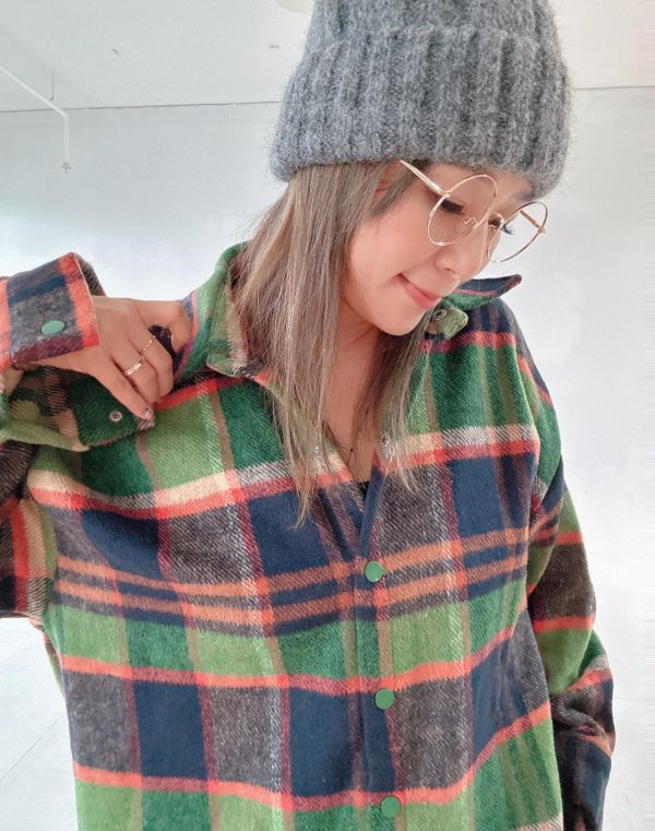 ZinD [ 智希(文英)穿著款：彩釦配色格紋磨毛襯衫 ] 2色 2511214 ZinD,zind,ZD,zooindrawer,zoo in drawer,抽屜動物園,丹寧,牛仔外套,外套富翁,洋裝,韓國襪子