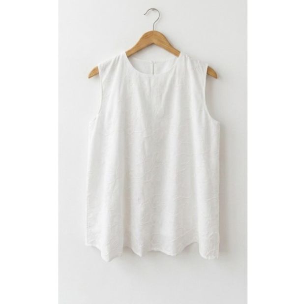 ZinD [ 清新堤花白色氣質極簡背心 ] 2604163 shihslica ZinD,zind,ZD,zooindrawer,zoo in 抽屜,抽屜動物園,丹寧,裙子,裙子富翁,洋裝,韓國襪子,年終慶,雙11,雙12,黑五,洋裝,合購價,自訂,春裝,Tshirt