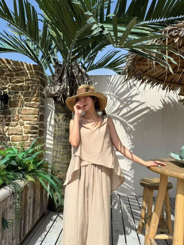 ZinD [ 輕盈質感不規則背心/直紋褲 ] 2色 3選項 2605012 shihslica ZinD,zind,ZD,zooindrawer,zoo in 抽屜,動物園,丹寧,外套,外套富翁,洋裝,韓國襪子,年終慶,雙11,雙12,黑五,百搭,合購價,自訂,春裝,Tshirt,首爾,正韓,套裝