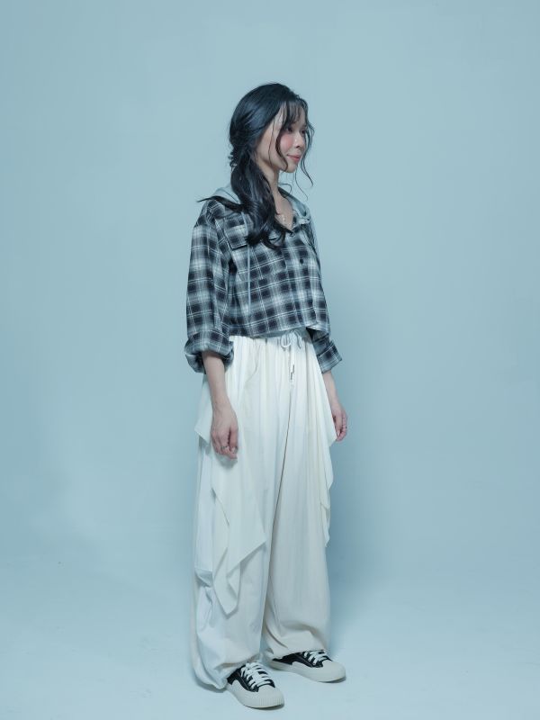 ZinD [ SALE 正韓品牌：雪紡波浪邊拼接輕盈寬褲 ] 奶油米白 2606041 ZinD,zind,ZD,zooindrawer,zoo in 抽屜,動物園,丹寧,外套,外套富翁,洋裝,韓國襪子,年終慶,雙11,雙12,黑五,百搭,合購價,自訂,春裝,Tshirt,首爾