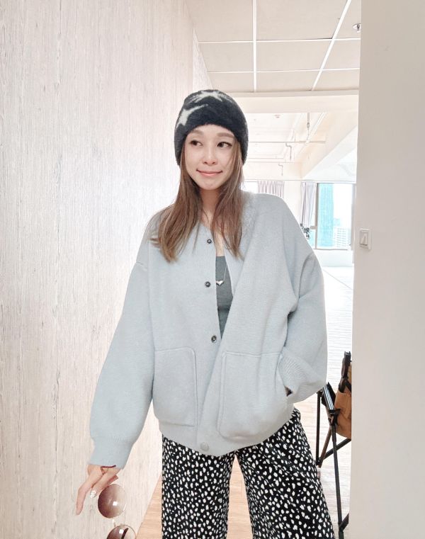 ZinD [ 粉彩藍立領圓釦棒球外套 ] 淺藍 2602181 （shihslica) ZinD,zind,ZD,zooindrawer,zoo in drawer,抽屜動物園,丹寧,牛仔外套,外套富翁,洋裝,韓國襪子,年終慶,雙11,雙12,黑五,週年慶,合購價,自訂款,shihslica