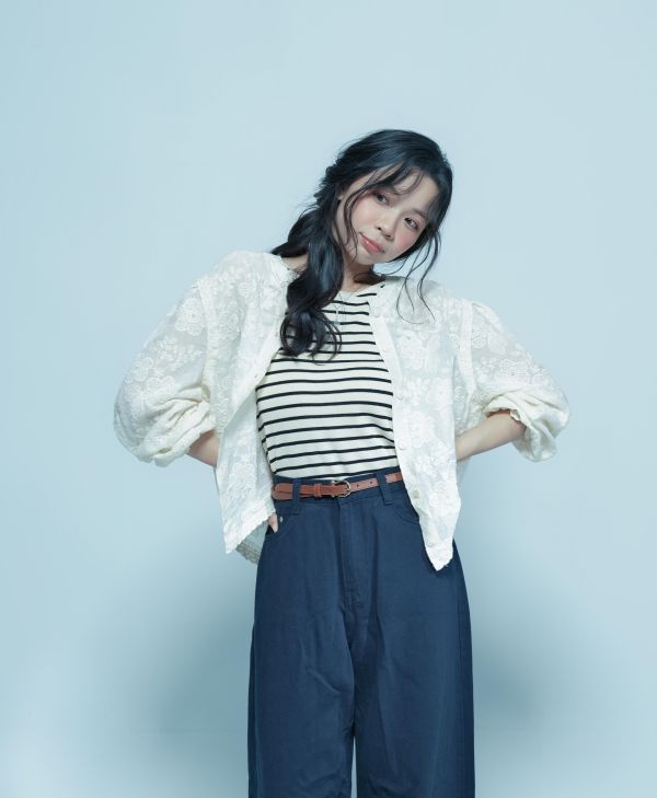 ZinD [ SALE 小圓花瓣蕾絲花精緻排釦衫 ] 米杏 2608171 (shihslica) ZinD,zind,ZD,zooindrawer,zoo in 抽屜,動物園,丹寧,外套,外套富翁,洋裝,韓國襪子,年終慶,雙11,雙12,黑五,百搭,合購價,自訂,春裝,Tshirt,首爾
