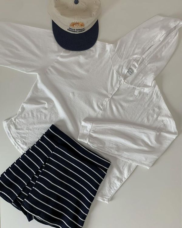 ZinD [ 套裝-彈性細紋迷你褲裙+連帽薄T ] 2色 2606033 ZinD,zind,ZD,zooindrawer,zoo in 抽屜,動物園,丹寧,外套,外套富翁,洋裝,韓國襪子,年終慶,雙11,雙12,黑五,百搭,合購價,自訂,春裝,Tshirt,首爾