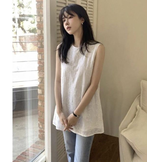 ZinD [ 清新堤花白色氣質極簡背心 ] 2604163 shihslica ZinD,zind,ZD,zooindrawer,zoo in 抽屜,抽屜動物園,丹寧,裙子,裙子富翁,洋裝,韓國襪子,年終慶,雙11,雙12,黑五,洋裝,合購價,自訂,春裝,Tshirt