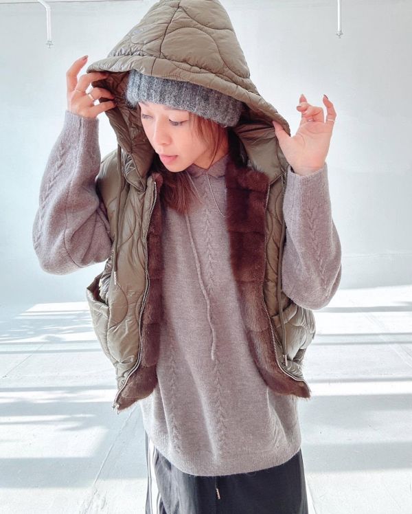 ZinD [ SALE 雙面穿：內絨毛輕盈菱格連帽暖背心 ] 軍綠 2512231 shihslica ZinD,zind,ZD,zooindrawer,zoo in drawer,抽屜動物園,丹寧,牛仔外套,外套富翁,洋裝,韓國襪子,年終慶,雙11,雙12,黑五,週年慶,合購價,自訂款