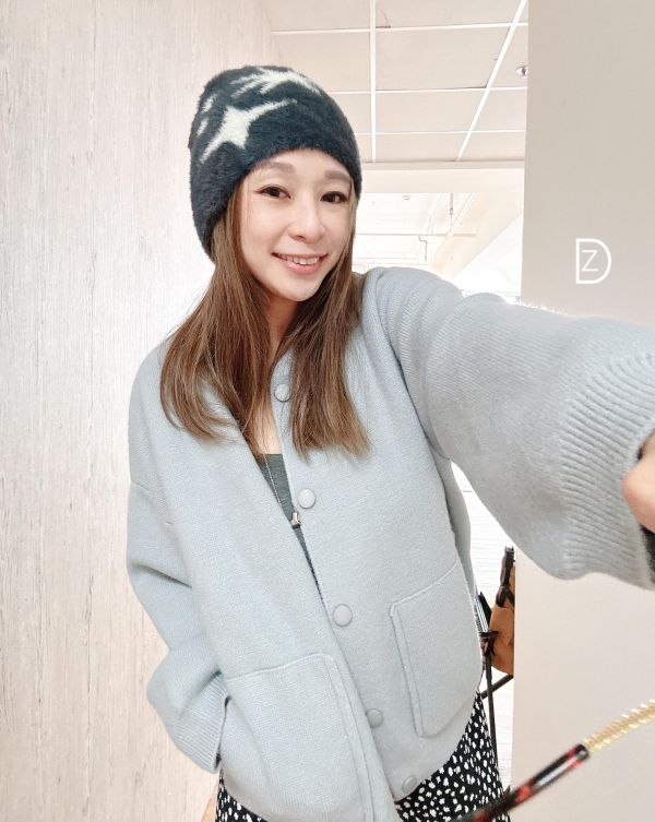 ZinD [ 粉彩藍立領圓釦棒球外套 ] 淺藍 2602181 （shihslica) ZinD,zind,ZD,zooindrawer,zoo in drawer,抽屜動物園,丹寧,牛仔外套,外套富翁,洋裝,韓國襪子,年終慶,雙11,雙12,黑五,週年慶,合購價,自訂款,shihslica