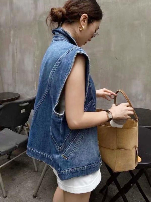 ZinD [ 斜片剪裁深藍單寧背心 ] 2604161 shihslica ZinD,zind,ZD,zooindrawer,zoo in 抽屜,抽屜動物園,丹寧,裙子,裙子富翁,洋裝,韓國襪子,年終慶,雙11,雙12,黑五,洋裝,合購價,自訂,春裝,Tshirt