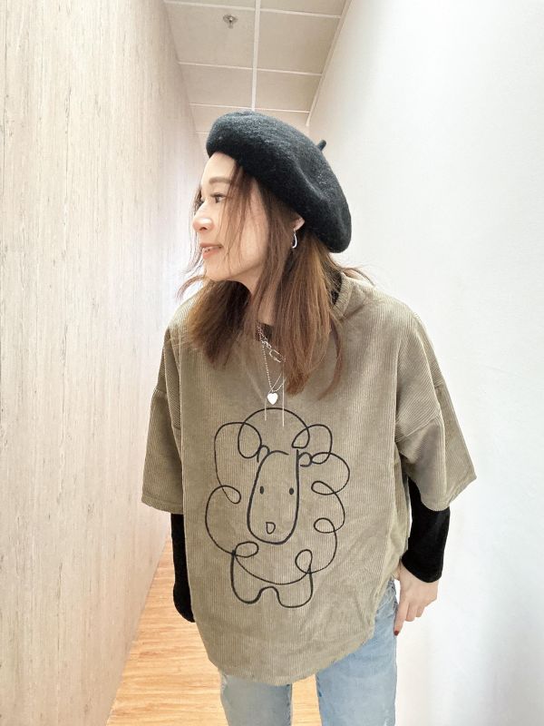 ZinD [ 捲毛獅子細絨棉短袖T ] 2色 2604061 ZinD,zind,ZD,zooindrawer,zoo in 抽屜,抽屜動物園,丹寧,裙子,裙子富翁,洋裝,韓國襪子,年終慶,雙11,雙12,黑五,永恆慶,合購價,自訂,春裝,Tshirt,zaccu