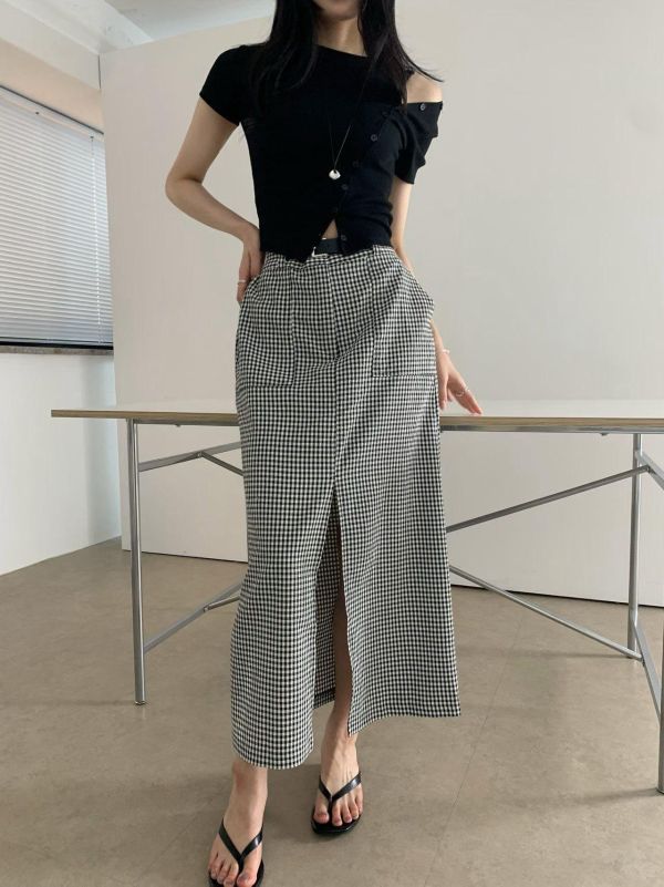 ZinD [ 本季定番！黑白小格前開衩修長窄身裙 ] 2604302 ZinD,zind,ZD,zooindrawer,zoo in 抽屜,動物園,丹寧,外套,外套富翁,洋裝,韓國襪子,年終慶,雙11,雙12,黑五,百搭,合購價,自訂,春裝,Tshirt,首爾