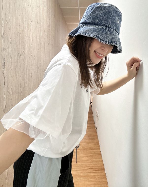 Z in D [ 家蓁/Mei穿著款：薄紗拼袖珍珠領微甜上衣 ] 2色 2504044 （shihslica) ZinD,zind,ZD,zooindrawer,zoo in drawer,抽屜動物園,丹寧,牛仔外套,外套富翁