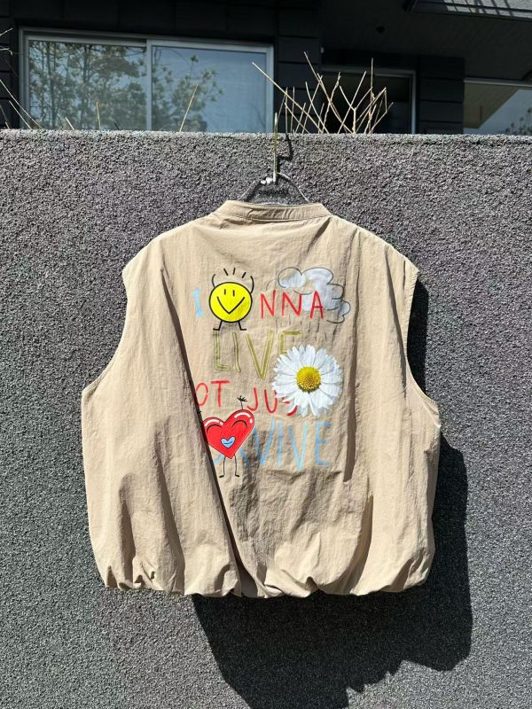 ZinD [ 限量：微笑花涼布拉鍊背心 ]  奶茶卡其 2606038 ZinD,zind,ZD,zooindrawer,zoo in 抽屜,動物園,丹寧,外套,外套富翁,洋裝,韓國襪子,年終慶,雙11,雙12,黑五,百搭,合購價,自訂,春裝,Tshirt,首爾