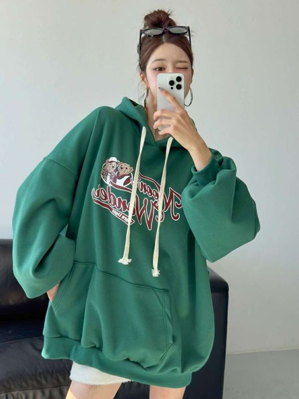 ZinD [ 美國熊熊文字休閒連帽Ｔ ] 3色 2511218 ZinD,zind,ZD,zooindrawer,zoo in drawer,抽屜動物園,丹寧,牛仔外套,外套富翁,洋裝,韓國襪子