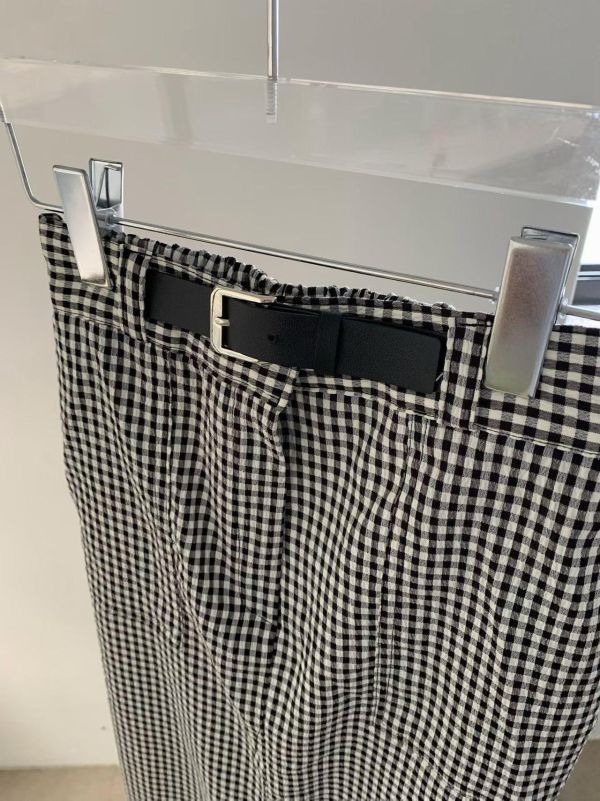 ZinD [ 本季定番！黑白小格前開衩修長窄身裙 ] 2604302 ZinD,zind,ZD,zooindrawer,zoo in 抽屜,動物園,丹寧,外套,外套富翁,洋裝,韓國襪子,年終慶,雙11,雙12,黑五,百搭,合購價,自訂,春裝,Tshirt,首爾