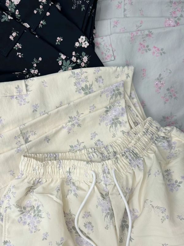 Z in D [ 田園花花防風薄料工裝休閒縮口褲 ] 3色 2505162 (shihslica) ZinD,zind,ZD,zooindrawer,zoo in drawer,抽屜動物園,丹寧,牛仔外套,外套富翁,洋裝