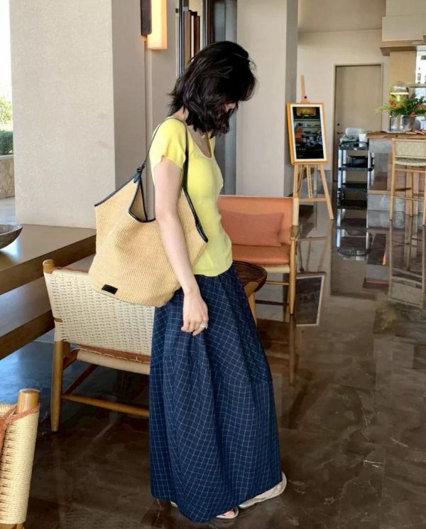 ZinD [ 恬靜格子斜剪裁花苞裙 ] 2色 2604175 shihslica ZinD,zind,ZD,zooindrawer,zoo in 抽屜,動物園,丹寧,外套,外套富翁,洋裝,韓國襪子,年終慶,雙11,雙12,黑五,百搭,合購價,自訂,春裝,Tshirt,首爾