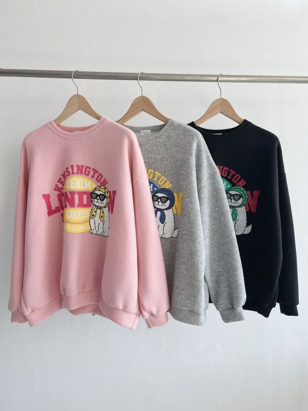 ZinD [ 阿婆貓貓磨毛坑條oversizeT ] 3色 2512191 shihslica ZinD,zind,ZD,zooindrawer,zoo in drawer,抽屜動物園,丹寧,牛仔外套,外套富翁,洋裝,韓國襪子,年終慶,雙11,雙12,黑五,週年慶,合購價,自訂款