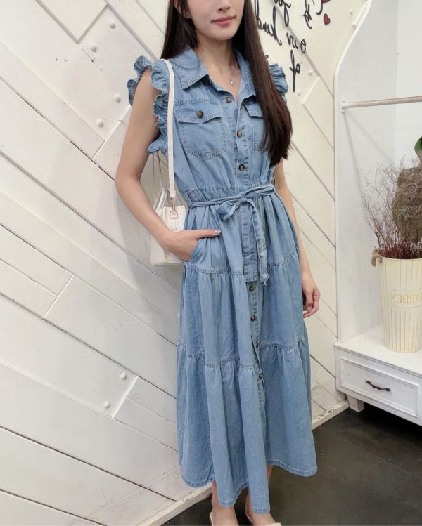 ZinD [ 波邊收腰甜氣質丹寧洋裝 ] 2色 2604271 （shihslica) ZinD,zind,ZD,zooindrawer,zoo in 抽屜,動物園,丹寧,外套,外套富翁,洋裝,韓國襪子,年終慶,雙11,雙12,黑五,百搭,合購價,自訂,春裝,Tshirt,首爾