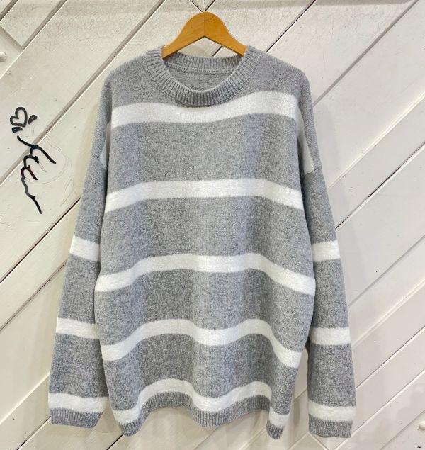 ZinD [ 氣質淺灰細白條針織 ] 淺灰 2511291 (shihslica) ZinD,zind,ZD,zooindrawer,zoo in drawer,抽屜動物園,丹寧,牛仔外套,外套富翁,洋裝,韓國襪子