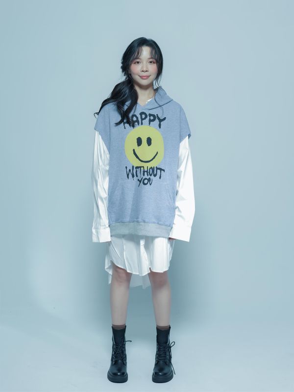 ZinD [ SALE 家蓁穿著款：經典大微笑休閒連帽短袖Ｔ ] 2色 2608275 ZinD,zind,ZD,zooindrawer,zoo in 抽屜,動物園,丹寧,外套,外套富翁,洋裝,韓國襪子,年終慶,雙11,雙12,黑五,百搭,合購價,自訂,春裝,Tshirt,首爾