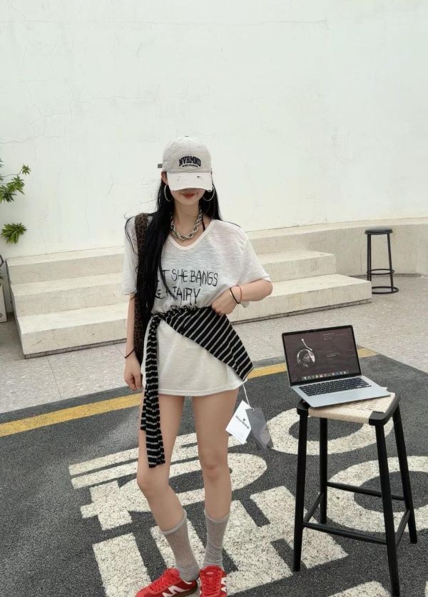 ZinD [ 兩件組 文字薄透針織+披肩 ] 2色 2605083 ZinD,zind,ZD,zooindrawer,zoo in 抽屜,動物園,丹寧,外套,外套富翁,洋裝,韓國襪子,年終慶,雙11,雙12,黑五,百搭,合購價,自訂,春裝,Tshirt,首爾