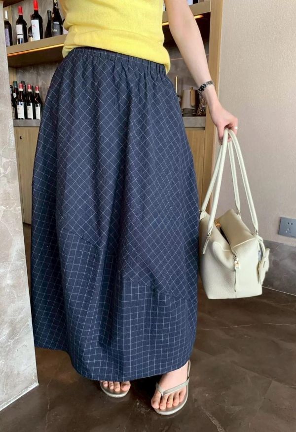 ZinD [ 恬靜格子斜剪裁花苞裙 ] 2色 2604175 shihslica ZinD,zind,ZD,zooindrawer,zoo in 抽屜,動物園,丹寧,外套,外套富翁,洋裝,韓國襪子,年終慶,雙11,雙12,黑五,百搭,合購價,自訂,春裝,Tshirt,首爾