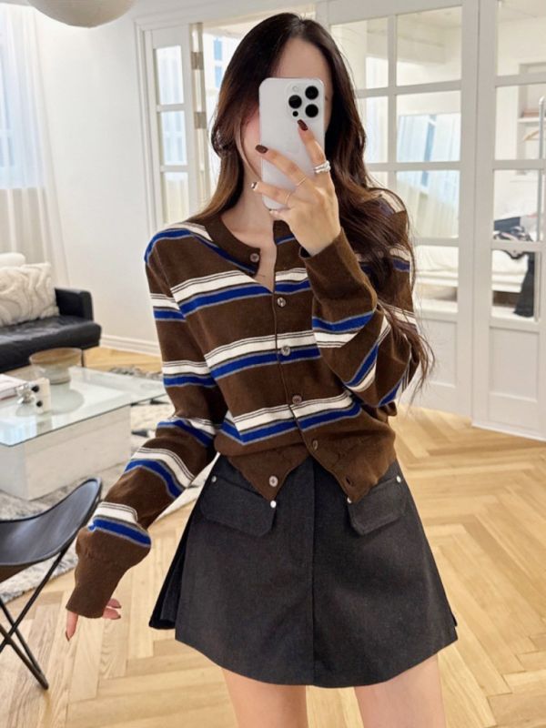 Z in D [ 配色學院風格經典針織排釦衫 ] 4色 2510132 (shihslica) ZinD,zind,ZD,zooindrawer,zoo in drawer,抽屜動物園,丹寧,牛仔外套,外套富翁,洋裝,韓國襪子