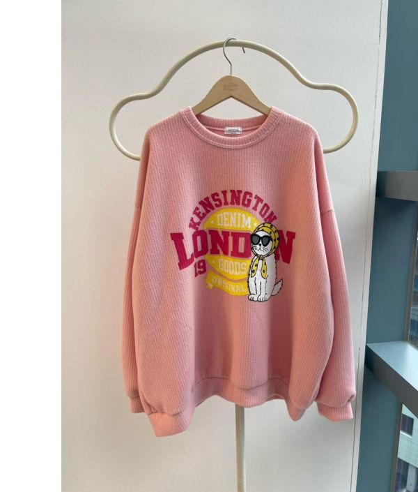 ZinD [ 阿婆貓貓磨毛坑條oversizeT ] 3色 2512191 shihslica ZinD,zind,ZD,zooindrawer,zoo in drawer,抽屜動物園,丹寧,牛仔外套,外套富翁,洋裝,韓國襪子,年終慶,雙11,雙12,黑五,週年慶,合購價,自訂款