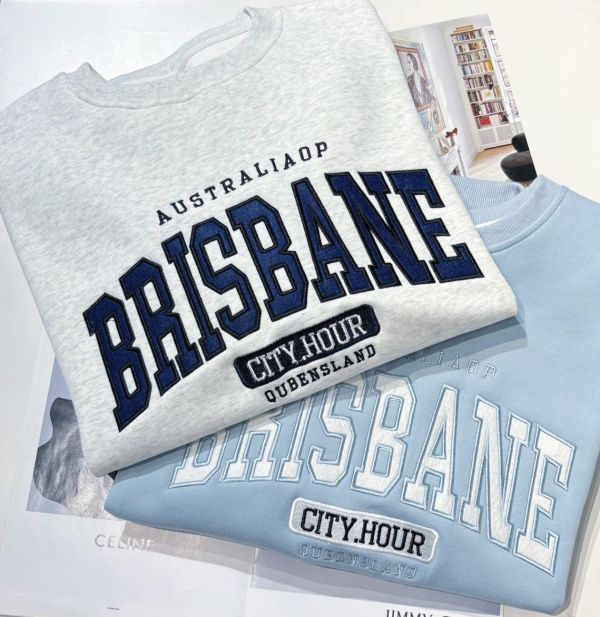 ZinD [ 繡字英文百搭暖Ｔ恤 ] 2色 2602034 shihslica ZinD,zind,ZD,zooindrawer,zoo in drawer,抽屜動物園,丹寧,牛仔外套,外套富翁,洋裝,韓國襪子,年終慶,雙11,雙12,黑五,週年慶,合購價,自訂款