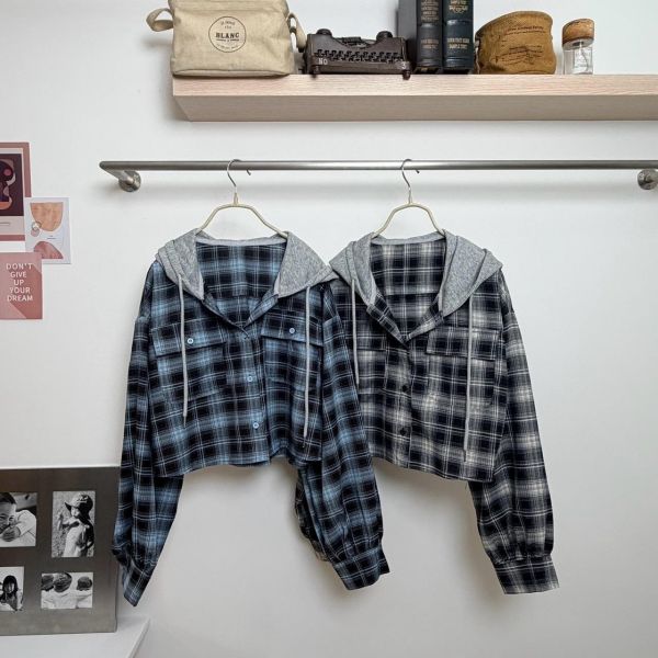 ZinD [ SALE 家蓁穿著款：經典格紋連帽排扣短外套上衣 ] 2色 2608274 ZinD,zind,ZD,zooindrawer,zoo in 抽屜,動物園,丹寧,外套,外套富翁,洋裝,韓國襪子,年終慶,雙11,雙12,黑五,百搭,合購價,自訂,春裝,Tshirt,首爾