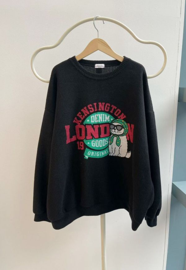 ZinD [ 阿婆貓貓磨毛坑條oversizeT ] 3色 2512191 shihslica ZinD,zind,ZD,zooindrawer,zoo in drawer,抽屜動物園,丹寧,牛仔外套,外套富翁,洋裝,韓國襪子,年終慶,雙11,雙12,黑五,週年慶,合購價,自訂款