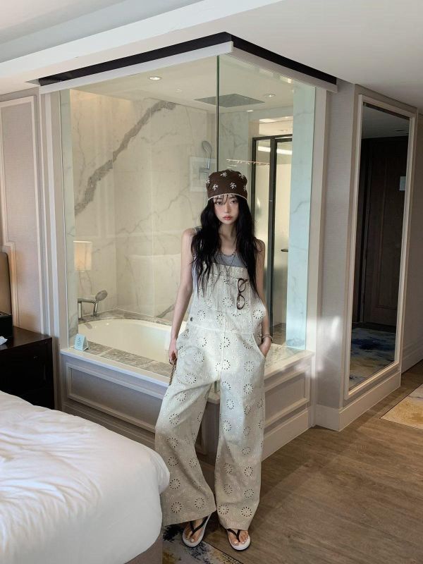 ZinD [ 燒花蕾絲高質感清新吊帶褲 ] 米杏 2605011 ZinD,zind,ZD,zooindrawer,zoo in 抽屜,動物園,丹寧,外套,外套富翁,洋裝,韓國襪子,年終慶,雙11,雙12,黑五,百搭,合購價,自訂,春裝,Tshirt,首爾