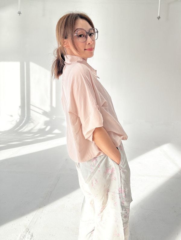 Z in D [ 衣襬抽繩抓摺袖立體薄衫 ] 4色 2507232 (shihslica) ZinD,zind,ZD,zooindrawer,zoo in drawer,抽屜動物園,丹寧,牛仔外套,外套富翁,洋裝