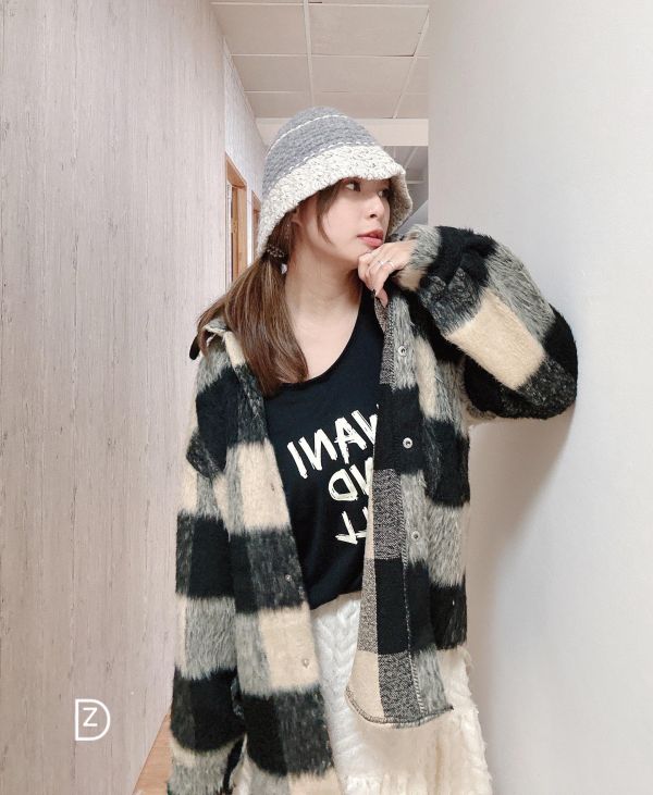 ZinD [ 李又汝穿著款：磨毛面馬海毛大方塊復古襯衫外套 ] 2色 2512031 ZinD,zind,ZD,zooindrawer,zoo in drawer,抽屜動物園,丹寧,牛仔外套,外套富翁,洋裝,韓國襪子