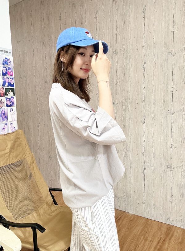 Z in D [ 家蓁穿著款：復古美式點心圖樣洗水棉休閒Ｔ ] 2色 2506063 (shihslica) ZinD,zind,ZD,zooindrawer,zoo in drawer,抽屜動物園,丹寧,牛仔外套,外套富翁,洋裝