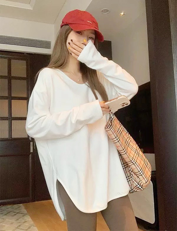 ZinD [ 大Ｕ領內磨毛側開衩美頸素Ｔ ] 2色 2511292 (shihslica) ZinD,zind,ZD,zooindrawer,zoo in drawer,抽屜動物園,丹寧,牛仔外套,外套富翁,洋裝,韓國襪子