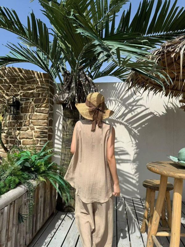 ZinD [ 輕盈質感不規則背心/直紋褲 ] 2色 3選項 2605012 shihslica ZinD,zind,ZD,zooindrawer,zoo in 抽屜,動物園,丹寧,外套,外套富翁,洋裝,韓國襪子,年終慶,雙11,雙12,黑五,百搭,合購價,自訂,春裝,Tshirt,首爾,正韓,套裝