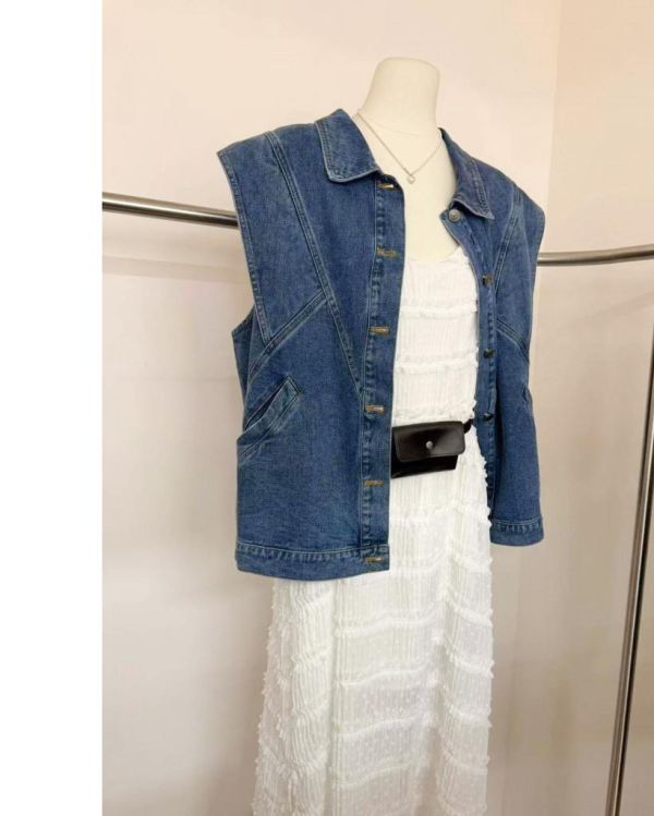 ZinD [ 斜片剪裁深藍單寧背心 ] 2604161 shihslica ZinD,zind,ZD,zooindrawer,zoo in 抽屜,抽屜動物園,丹寧,裙子,裙子富翁,洋裝,韓國襪子,年終慶,雙11,雙12,黑五,洋裝,合購價,自訂,春裝,Tshirt