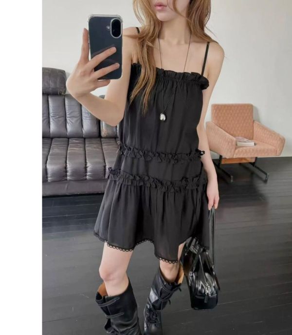 ZinD [ 波邊抓摺甜感層次細肩小洋裝 ] 2色 2604162 shihslica ZinD,zind,ZD,zooindrawer,zoo in 抽屜,抽屜動物園,丹寧,裙子,裙子富翁,洋裝,韓國襪子,年終慶,雙11,雙12,黑五,洋裝,合購價,自訂,春裝,Tshirt