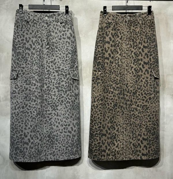 ZinD [ 豹紋霧色工裝剪裁直線裙 ] 2色 2609291 ZinD,zind,ZD,zooindrawer,zoo in 抽屜,動物園,丹寧,外套,外套富翁,洋裝,韓國襪子,年終慶,雙11,雙12,黑五,百搭,合購價,自訂,春裝,Tshirt,首爾