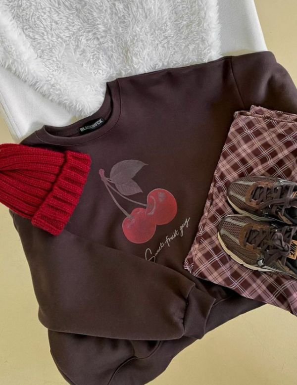 Z in D [ 清新櫻桃摩毛大學Ｔ大學Ｔ ] 3色 2510221 ZinD,zind,ZD,zooindrawer,zoo in drawer,抽屜動物園,丹寧,牛仔外套,外套富翁,洋裝,韓國襪子