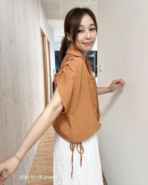 Z in D [ 衣襬縮繩皺摺感排扣薄涼短衫 ] 3色 2506282o (shihslica) 