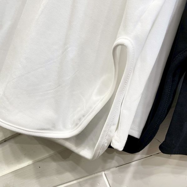 ZinD [ 大Ｕ領內磨毛側開衩美頸素Ｔ ] 2色 2511292 (shihslica) ZinD,zind,ZD,zooindrawer,zoo in drawer,抽屜動物園,丹寧,牛仔外套,外套富翁,洋裝,韓國襪子