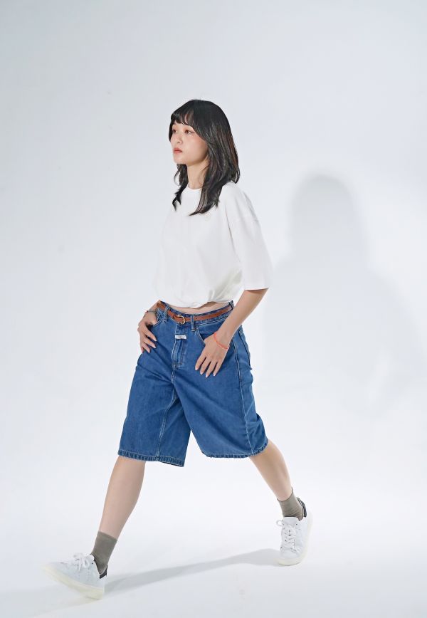 Z in D [ 男女自訂款：經典紀念 繡線LOGO落肩寬版Ｔ ] 3size 2色 2509011 ZinD,zind,ZD,zooindrawer,zoo in drawer,抽屜動物園,丹寧,牛仔外套,外套富翁,洋裝,T恤,T-shirt,男裝,情侶裝