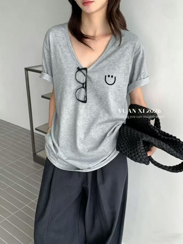 ZinD [ 小小微笑百搭大U領輕棉T ] 3色 2605044 ZinD,zind,ZD,zooindrawer,zoo in 抽屜,動物園,丹寧,外套,外套富翁,洋裝,韓國襪子,年終慶,雙11,雙12,黑五,百搭,合購價,自訂,春裝,Tshirt,首爾,正韓,套裝