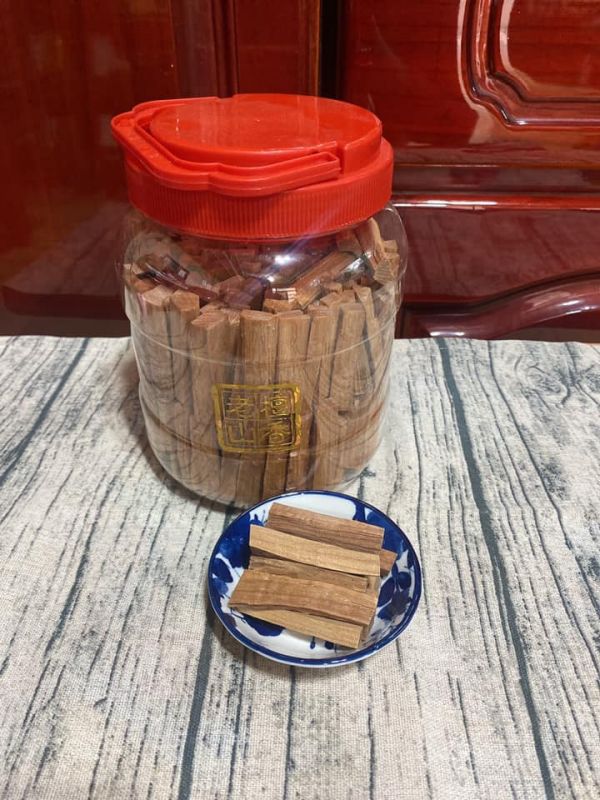 老山檀香柴＊（一斤半罐裝）９００g 檀香柴