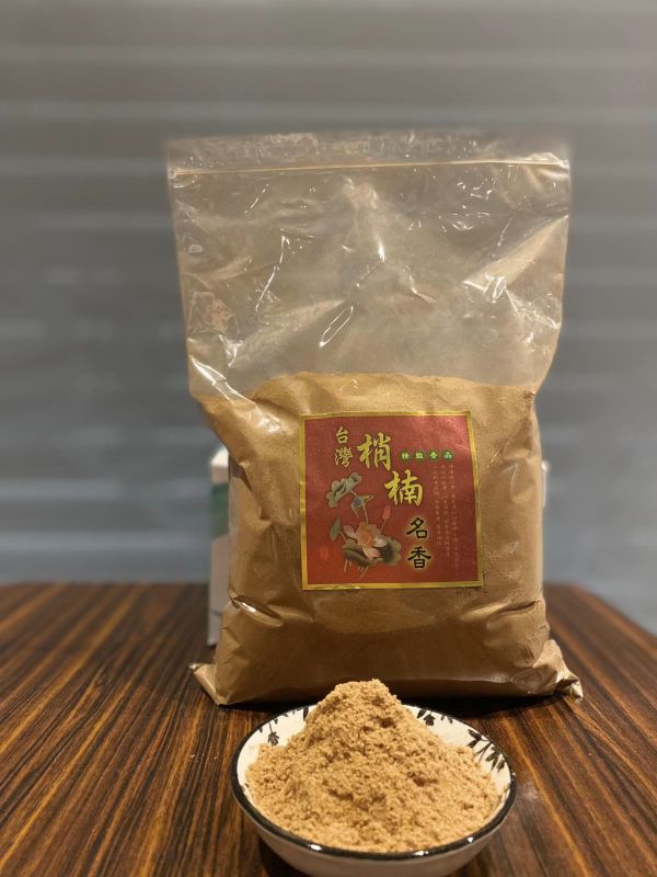 台灣肖楠粉（一斤裝）頂級柏香梢楠翠柏粉。。宮廟寄附。祝壽還願．求財招財。煙供藥供。 台灣肖楠粉