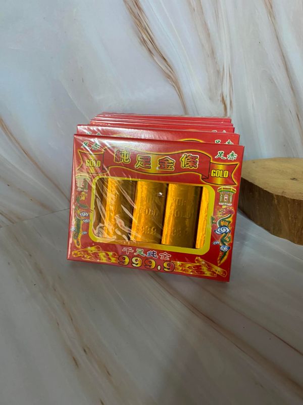 千足小金條／小元寶 一盒＄４元大元寶／大金磚＄１５元 元寶/金條