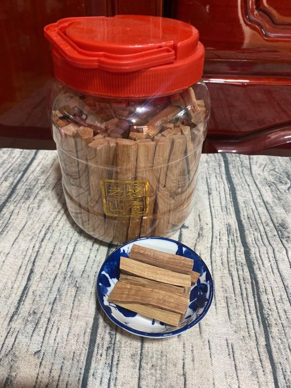 老山檀香柴＊（一斤半罐裝）９００g 檀香柴